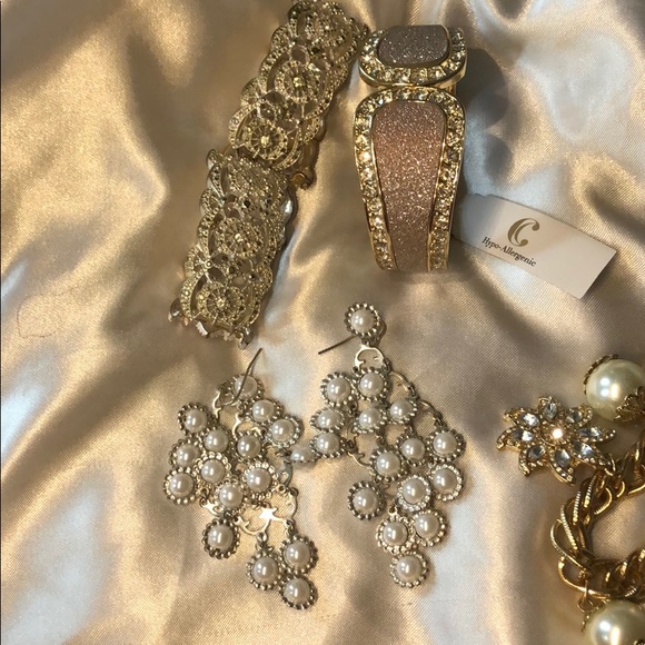 Costume Jewelry Lot - Picture 2 of 6